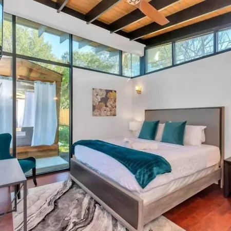 Paradise Retreat Heated Pool Jacuzzi And 75Inches Tv